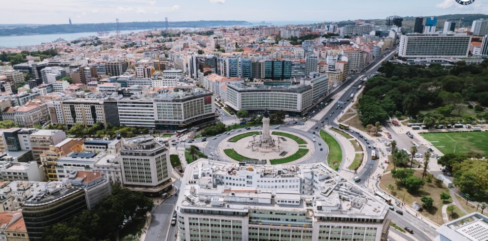 Lisbon city skyline with red rooftops and the Tagus River – Discover Portugal's History and Live the Legend! | PORTUGALTRIPGUIDES