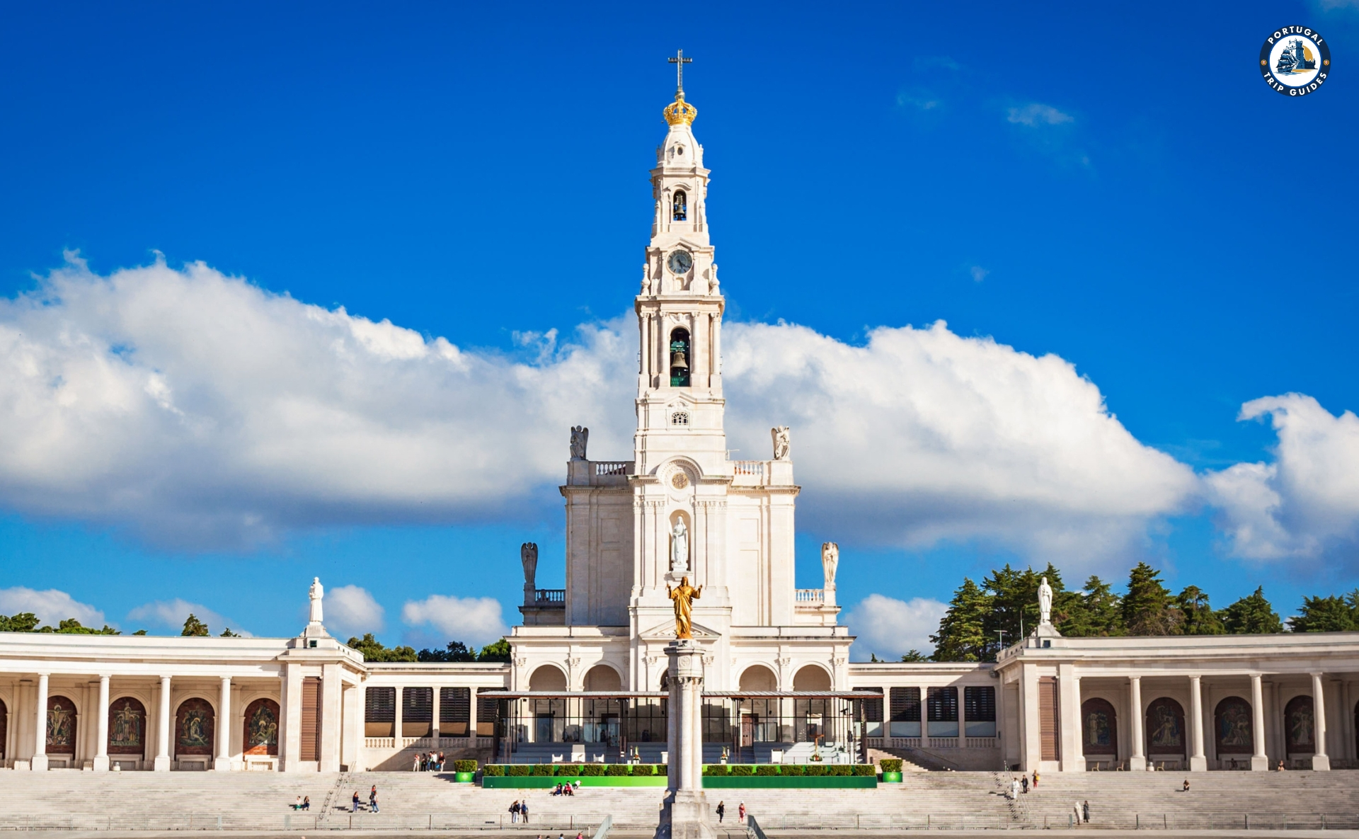Sanctuary of Fátima with the Basilica and pilgrims – Discover Portugal's History and Live the Legend! | PORTUGALTRIPGUIDES