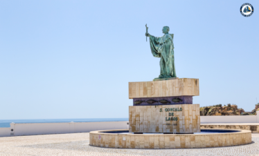 Cliffs, beaches, and historic town of Lagos in the Algarve – Discover Portugal's History and Live the Legend! | PORTUGALTRIPGUIDES