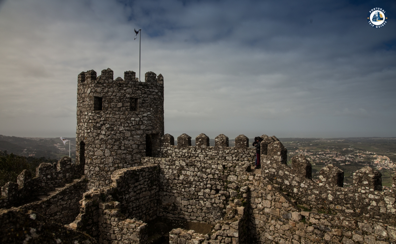 Ancient Moorish Castle in Sintra offering panoramic views of the mountains and Atlantic Ocean – Explore with PORTUGALTRIPGUIDES